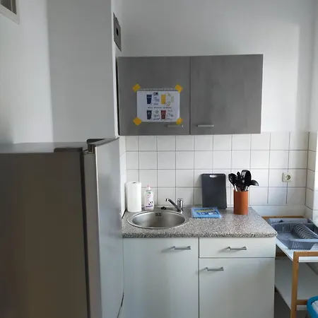Flex Aparts - Grosse, Moeblierte In Mit 2 Zimmern Lejlighed